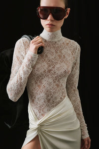 Josephine in Narcisse Blanc