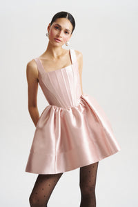 Anne Marie in Rose Ivoire
