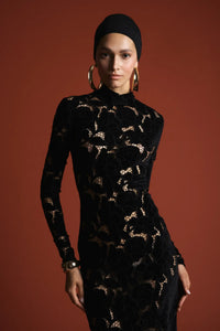 Natalie in Narcisse Noir